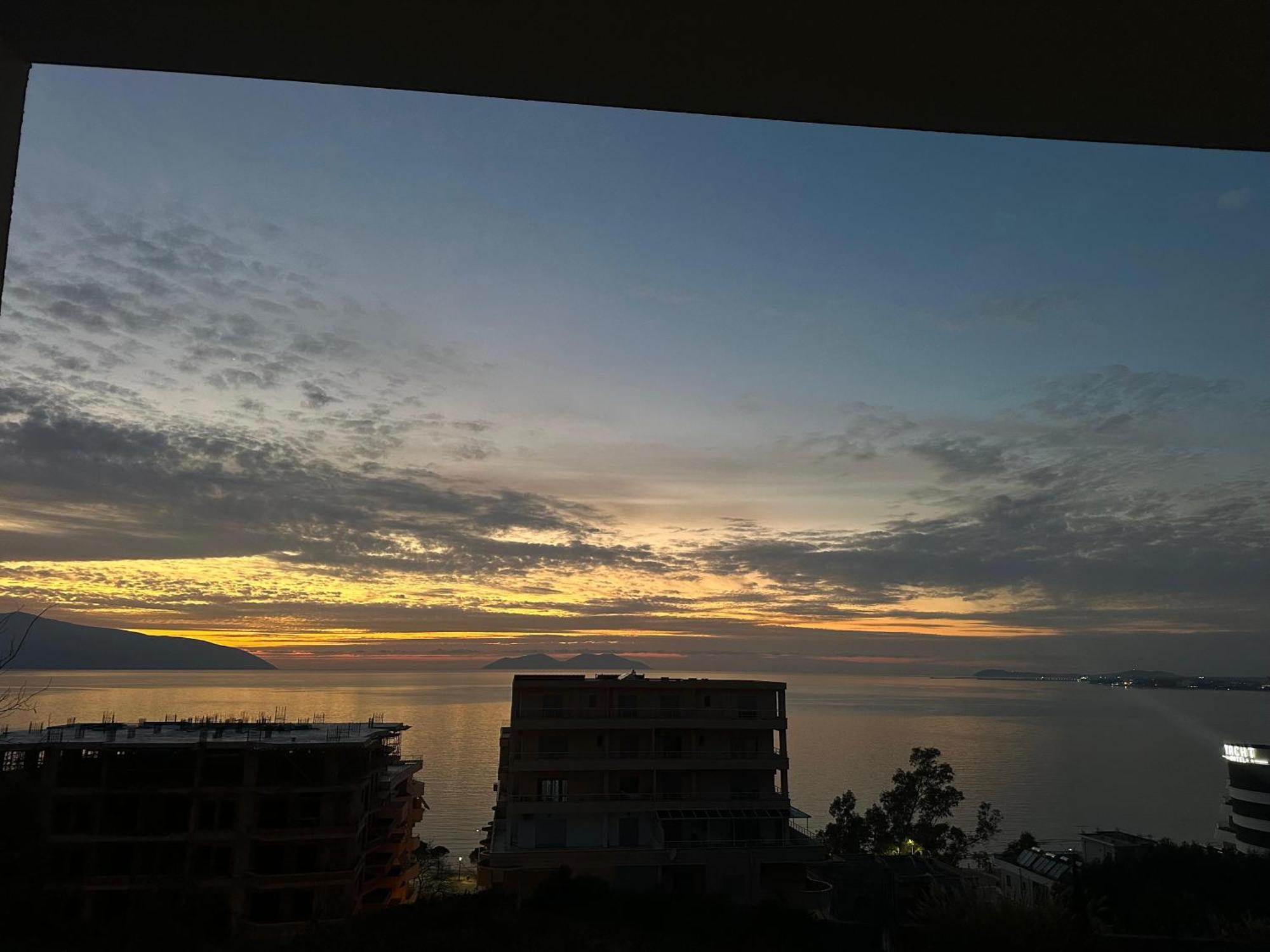 Sea View Apartment Vlorë Extérieur photo